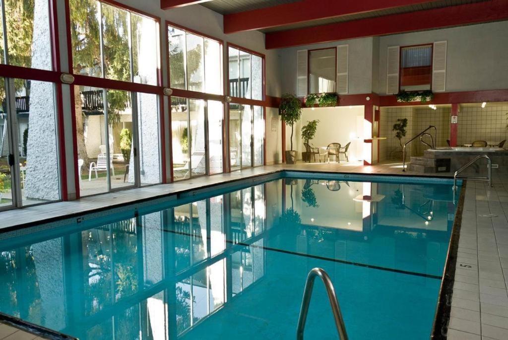Riviera Village Green Hotel Complex Vernon Esterno foto